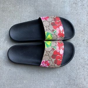Blooms Supreme floral slide sandal